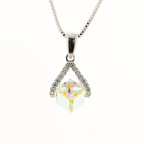 Picture of Crystal Necklace. Crystal Aurore Boreale (001 Ab) Color